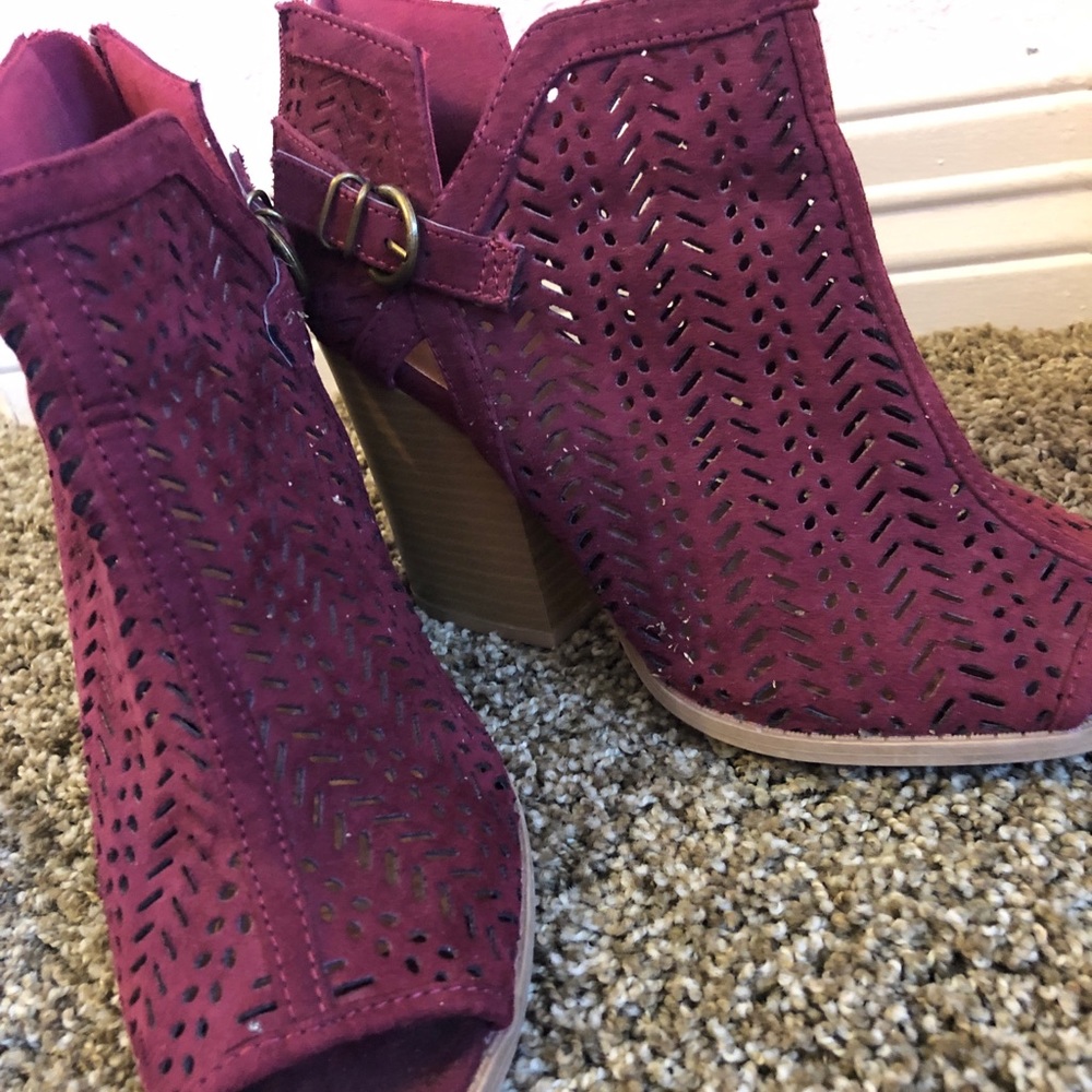 Shoes - Picture 3 of 3